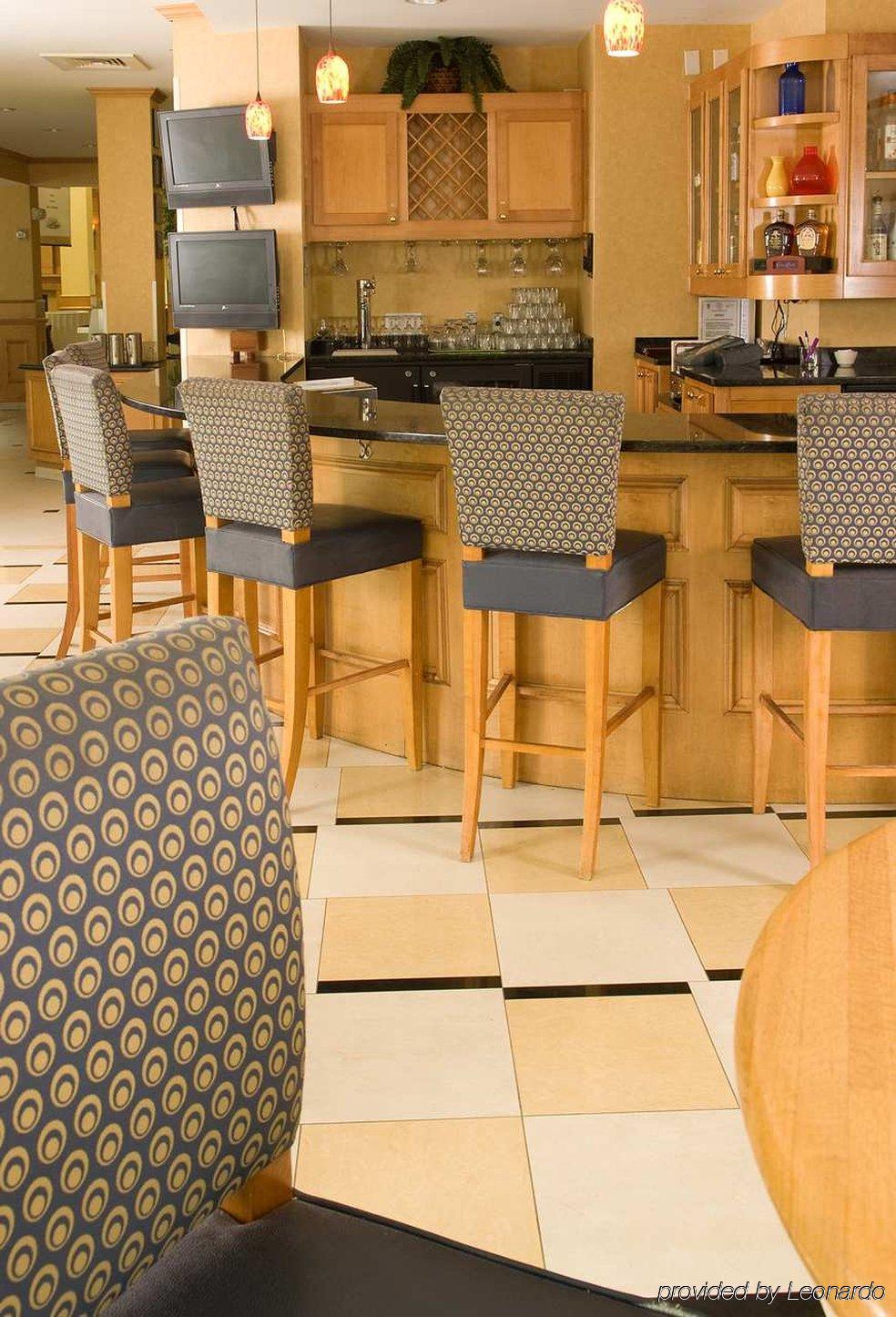 Hilton Garden Airport/millenium Center 3*