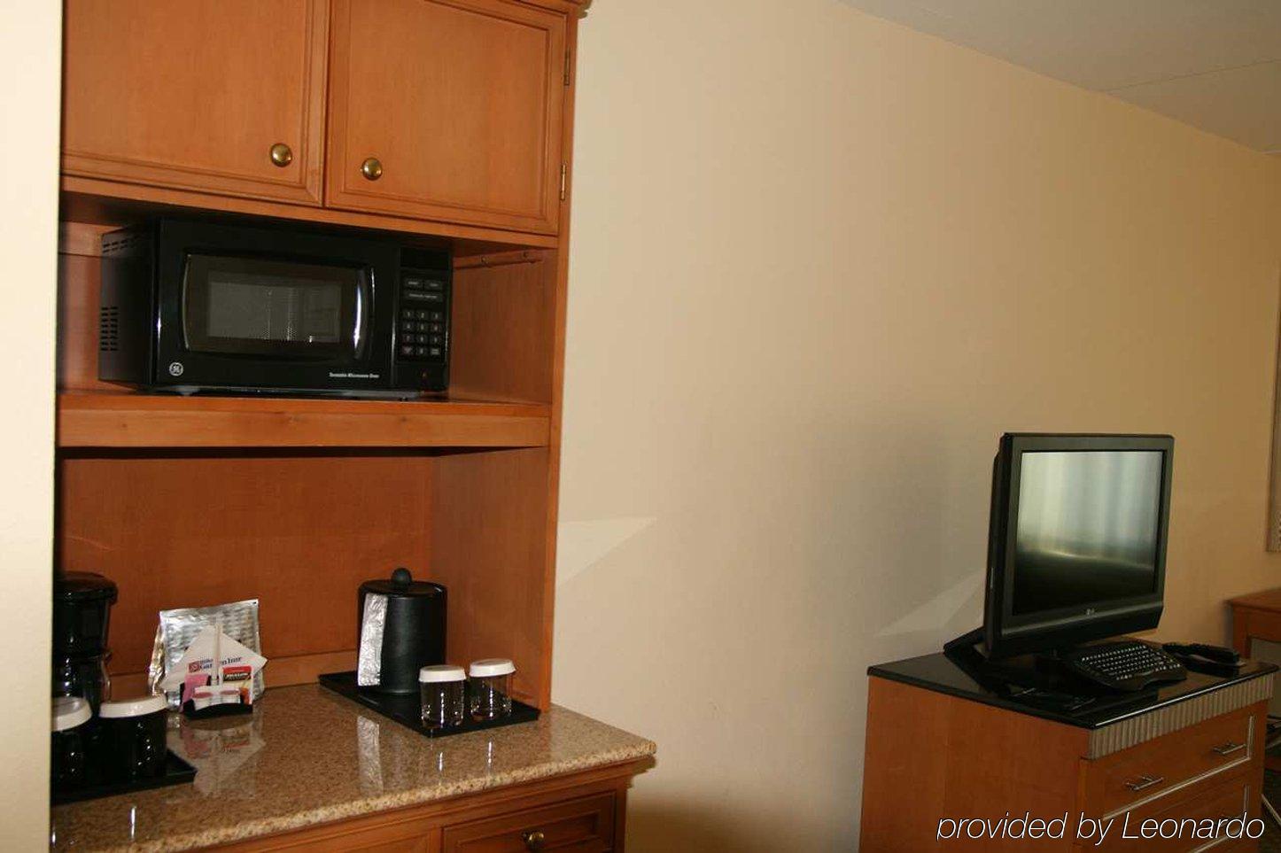 Hotel Hilton Garden Airport/millenium Center 3*
