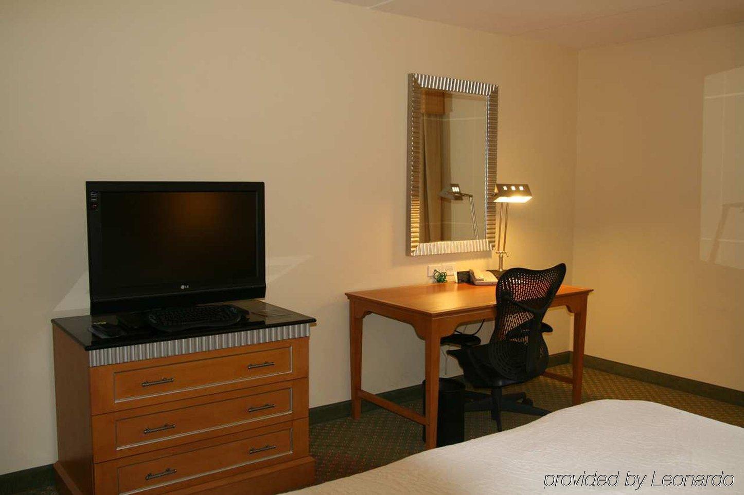 Hilton Garden Airport/millenium Center