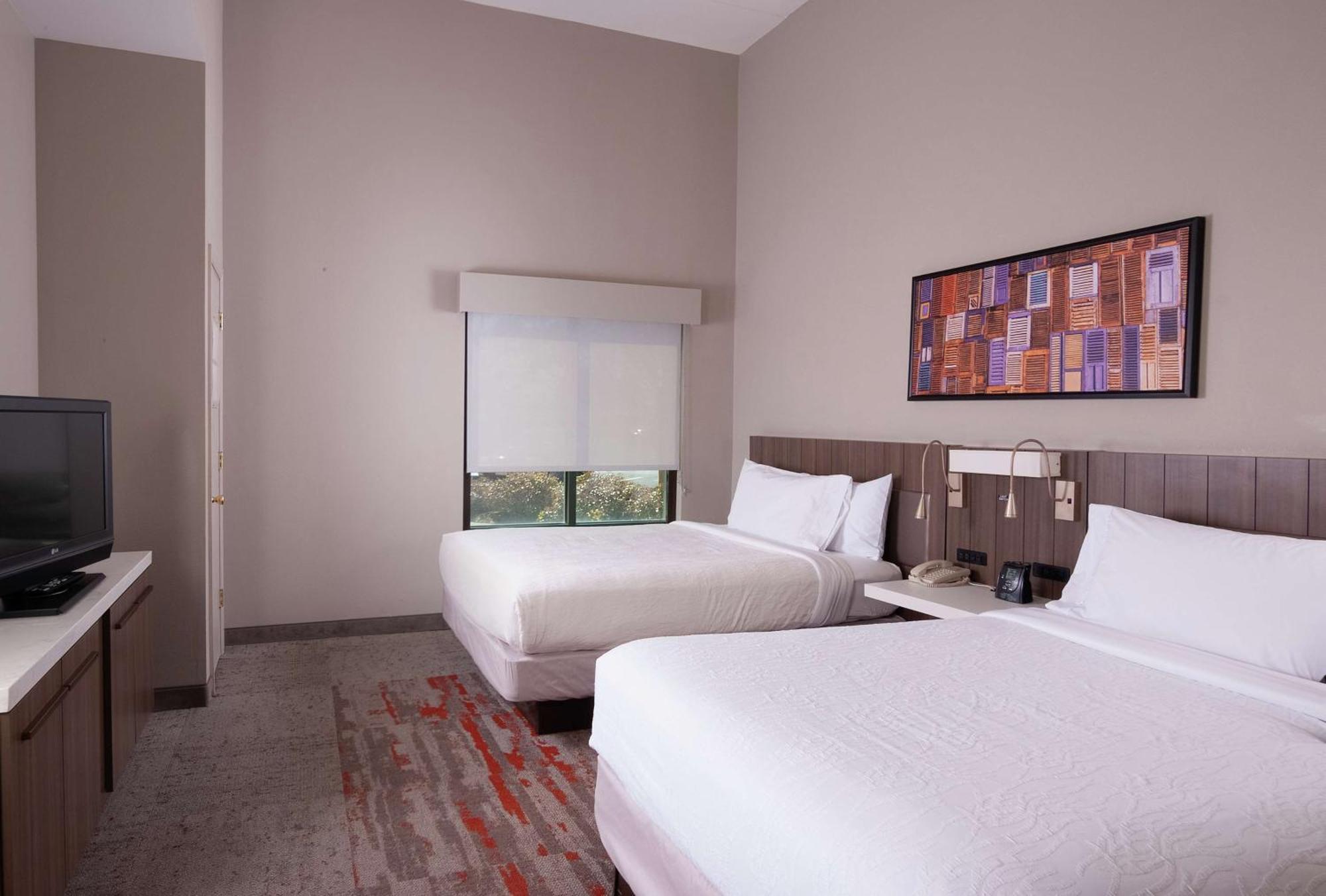 Hilton Garden Airport/millenium Center Hotel