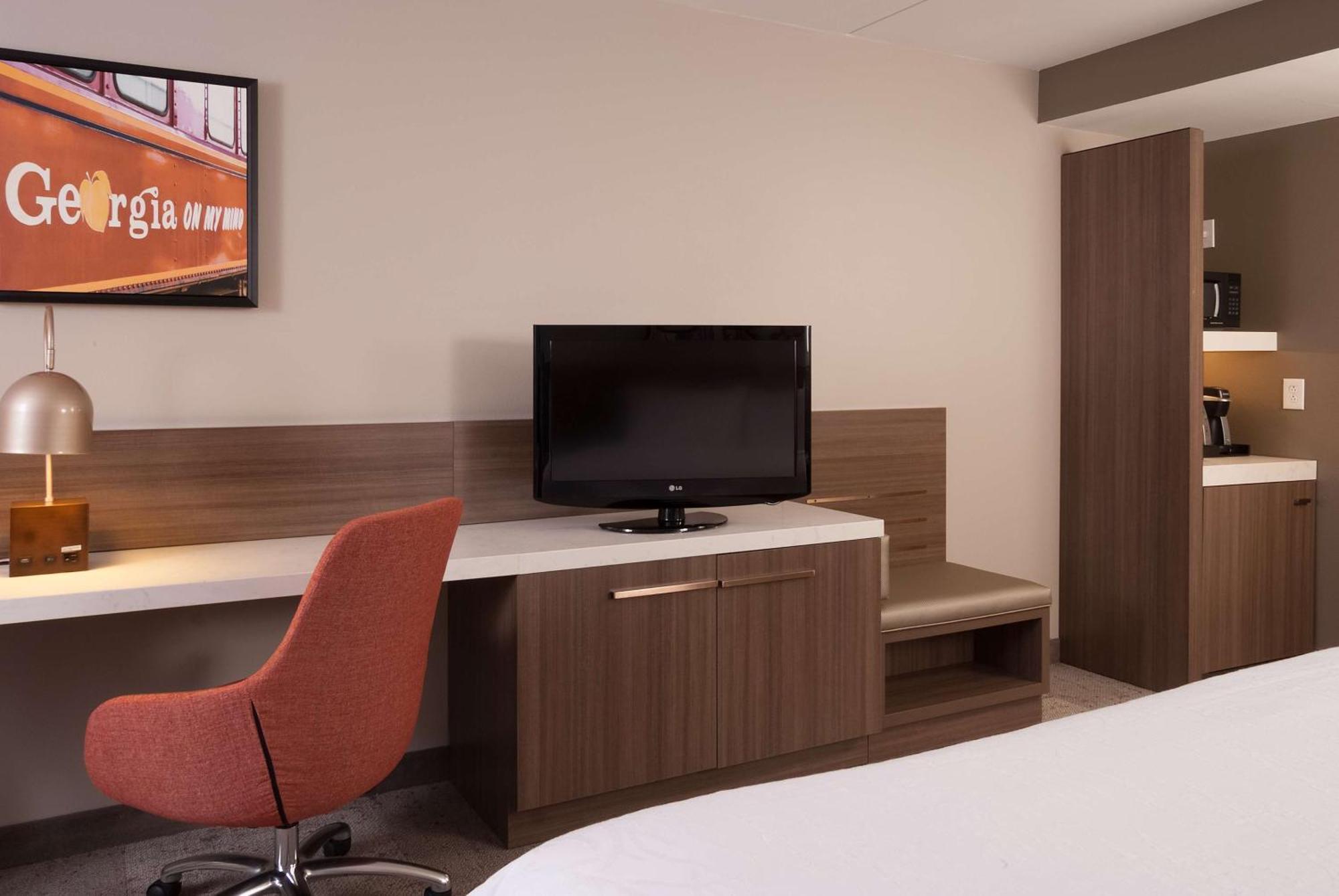 Hilton Garden Airport/millenium Center Hotel