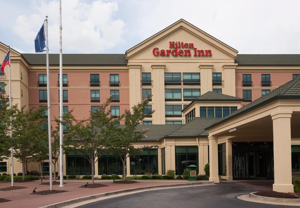 Hilton Garden Airport/millenium Center Hotel