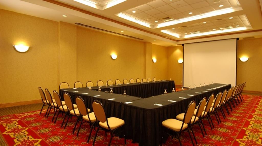 Hilton Garden Airport/millenium Center Hotel 3*