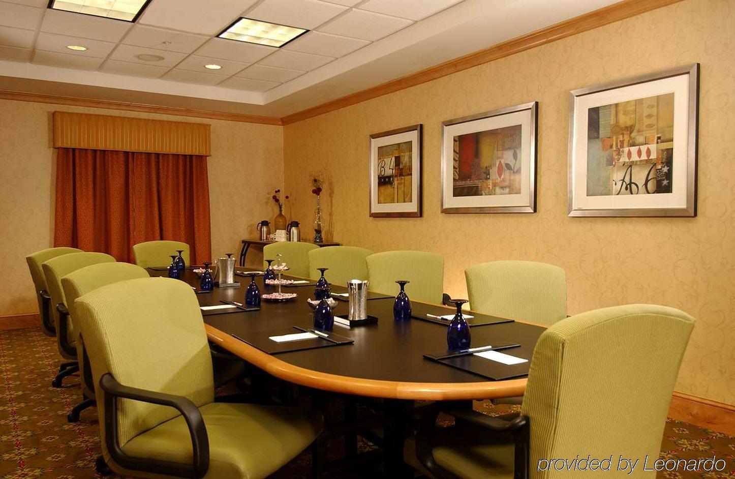 Hotel Hilton Garden Airport/millenium Center 3*