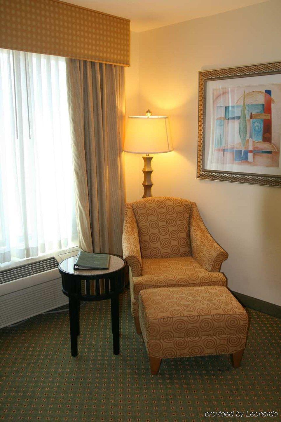 Hilton Garden Airport/millenium Center 3*